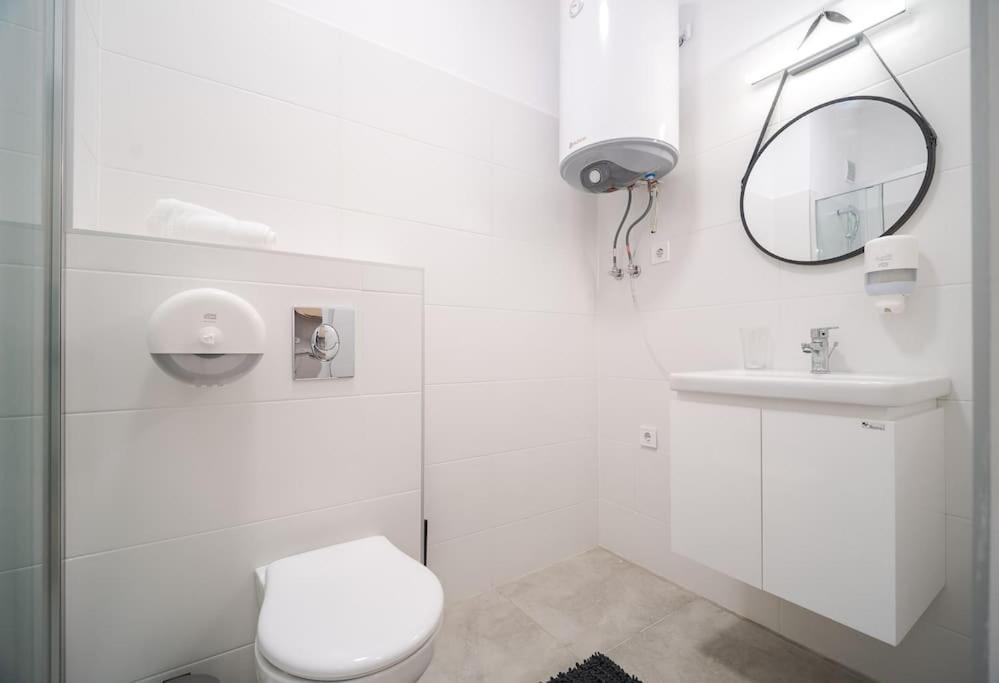 Mycampus 1 Bdrm, Stay 4, Free Parking, Garden, Self Check-In Sofia Exteriör bild